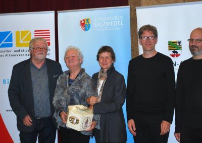 Gruppenbild mit Schriftsteller Axel Kahrs, Vera Wibbeke, Künstlerin Johanna Bartl, Komponist Boris Bell und Ilan Kati