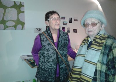 Dr. Bärbel Paetz und Buchhändlerin Helga Weyhe (re.) im Stipendiatenhaus