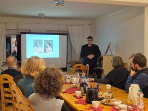 Einige Gäste sind der Einladung zum Künstlercafe gefolgt