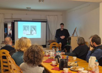 Einige Gäste sind der Einladung zum Künstlercafe gefolgt