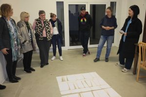 Gäste des Künstlercafe`s im Atelier des Künstler- und Stipendiatenhauses